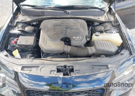 2020 Chrysler 300 300S z USA, uszkodzony, nr VIN 2C3CCABG1LH255491